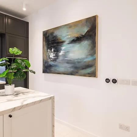 Brand New! Boutique Style In Valletta