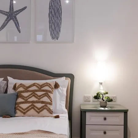 Brand New! Boutique Style *