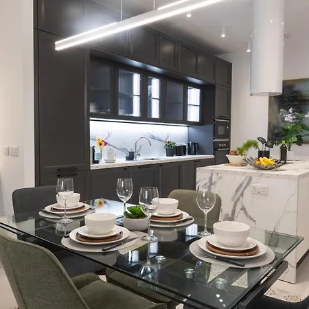 Brand New! Boutique Style * La Valeta