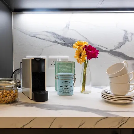 Apartment Brand New Boutique In The Heart Of *