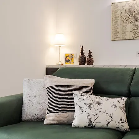 Brand New Boutique In The Heart Of *