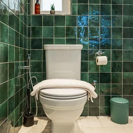 Brand New Boutique In The Heart Of Apartment *