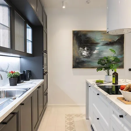 Brand New! Boutique Style *