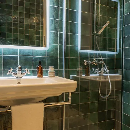 Brand New! Boutique Style