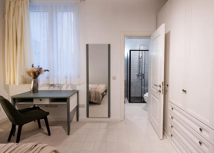 Brand New! Boutique Style *